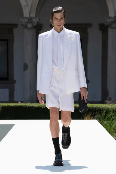 Look 1